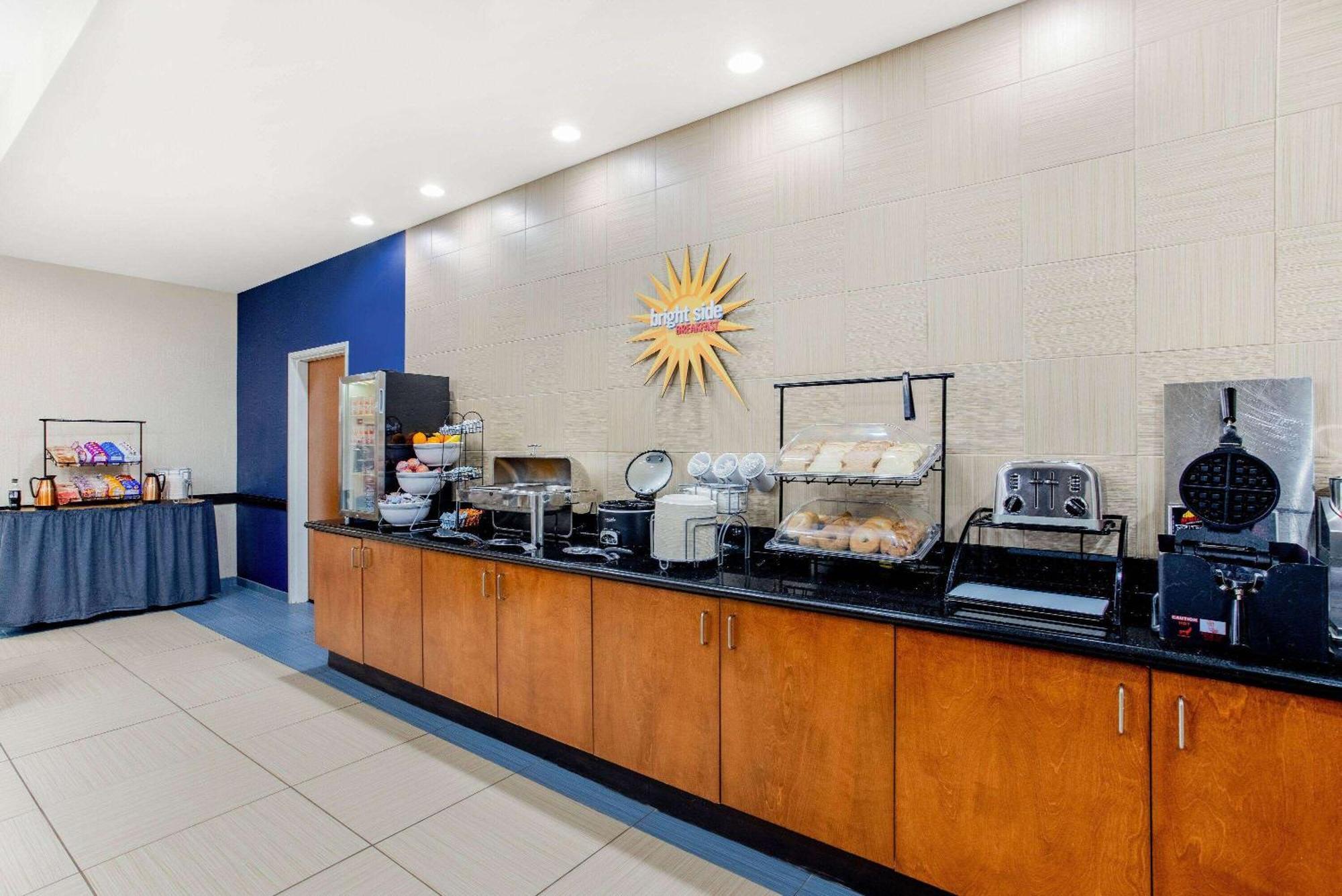 Hotel La Quinta By Wyndham Indianapolis Airport Plainfield Zewnętrze zdjęcie