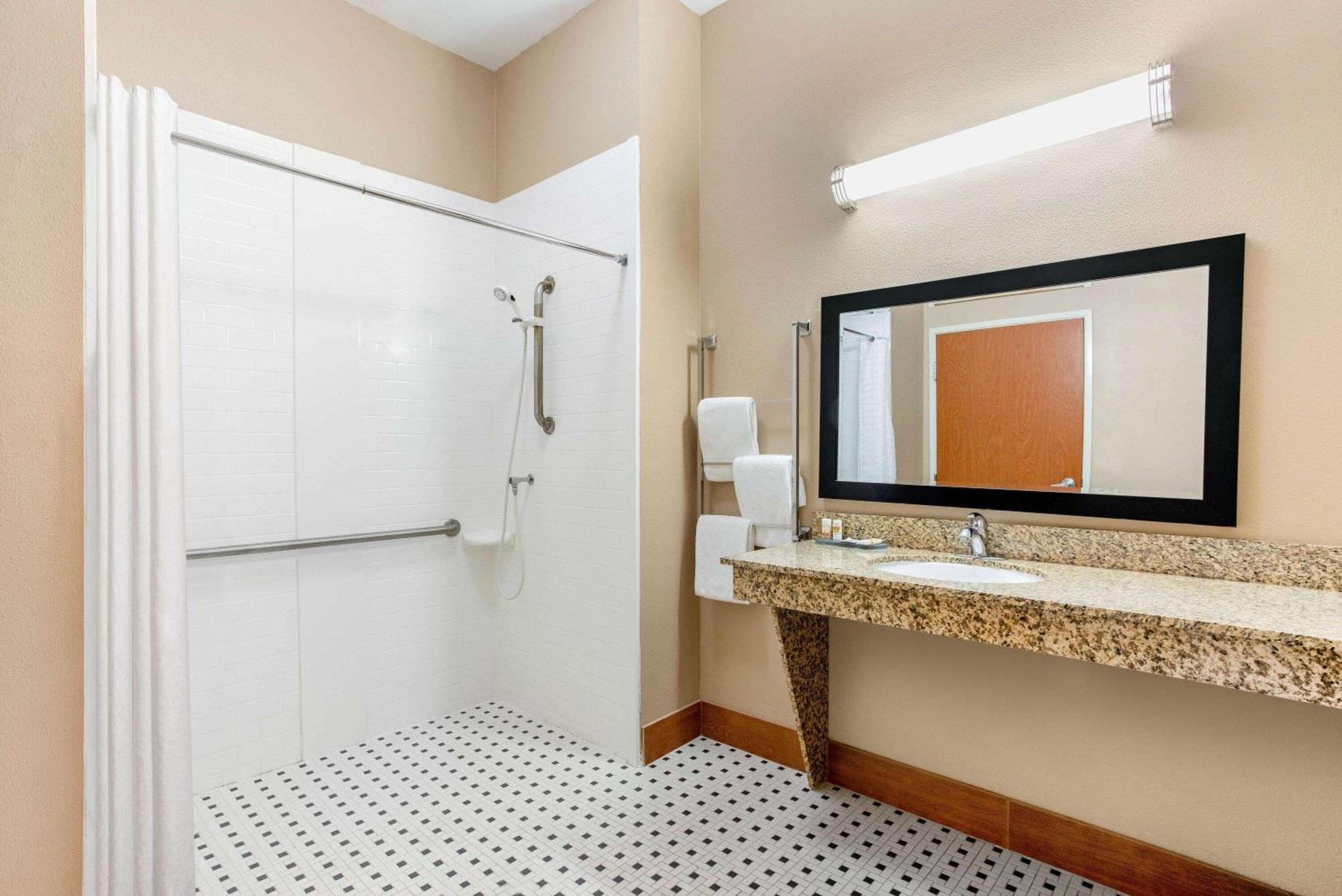 Hotel La Quinta By Wyndham Indianapolis Airport Plainfield Zewnętrze zdjęcie