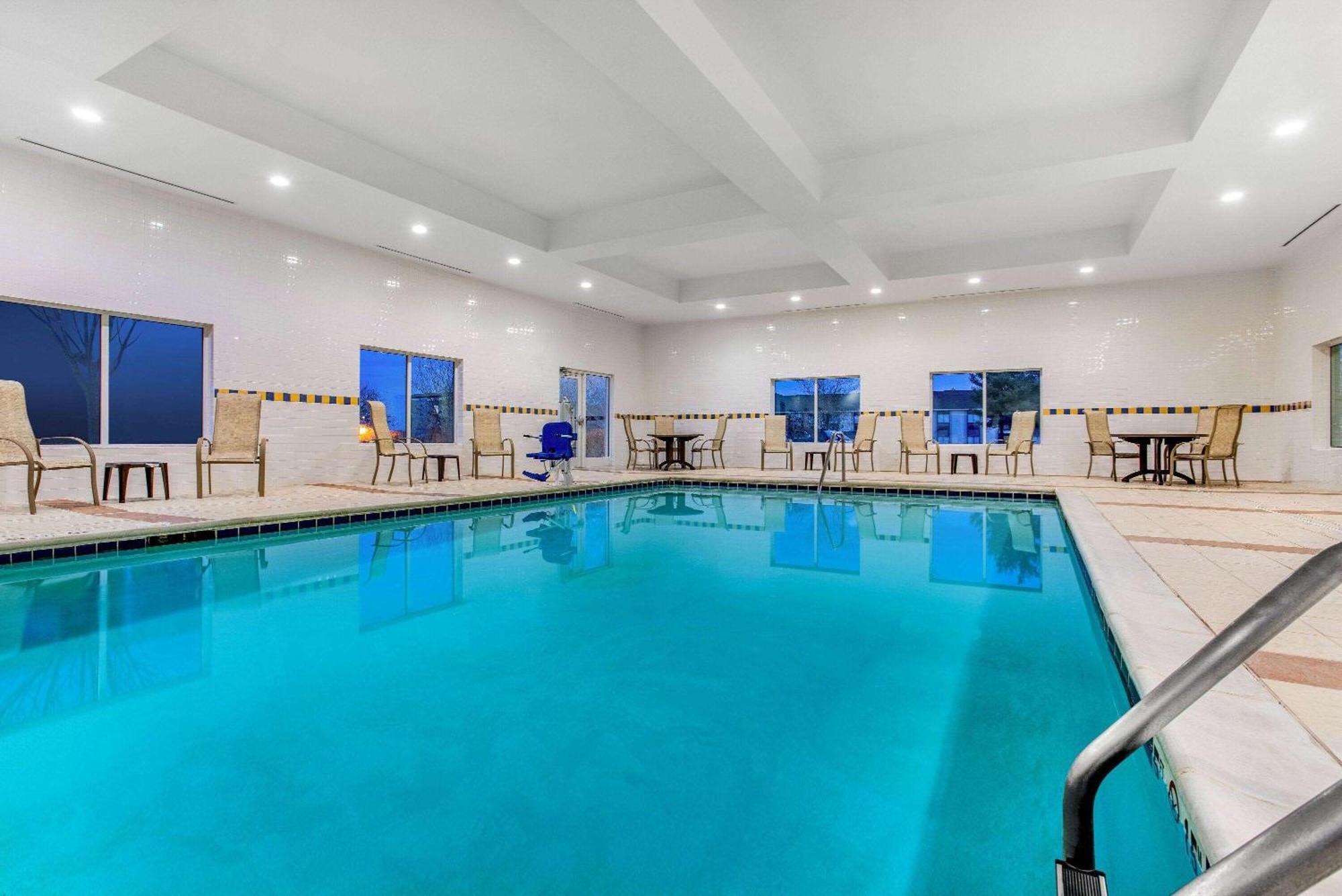 Hotel La Quinta By Wyndham Indianapolis Airport Plainfield Zewnętrze zdjęcie